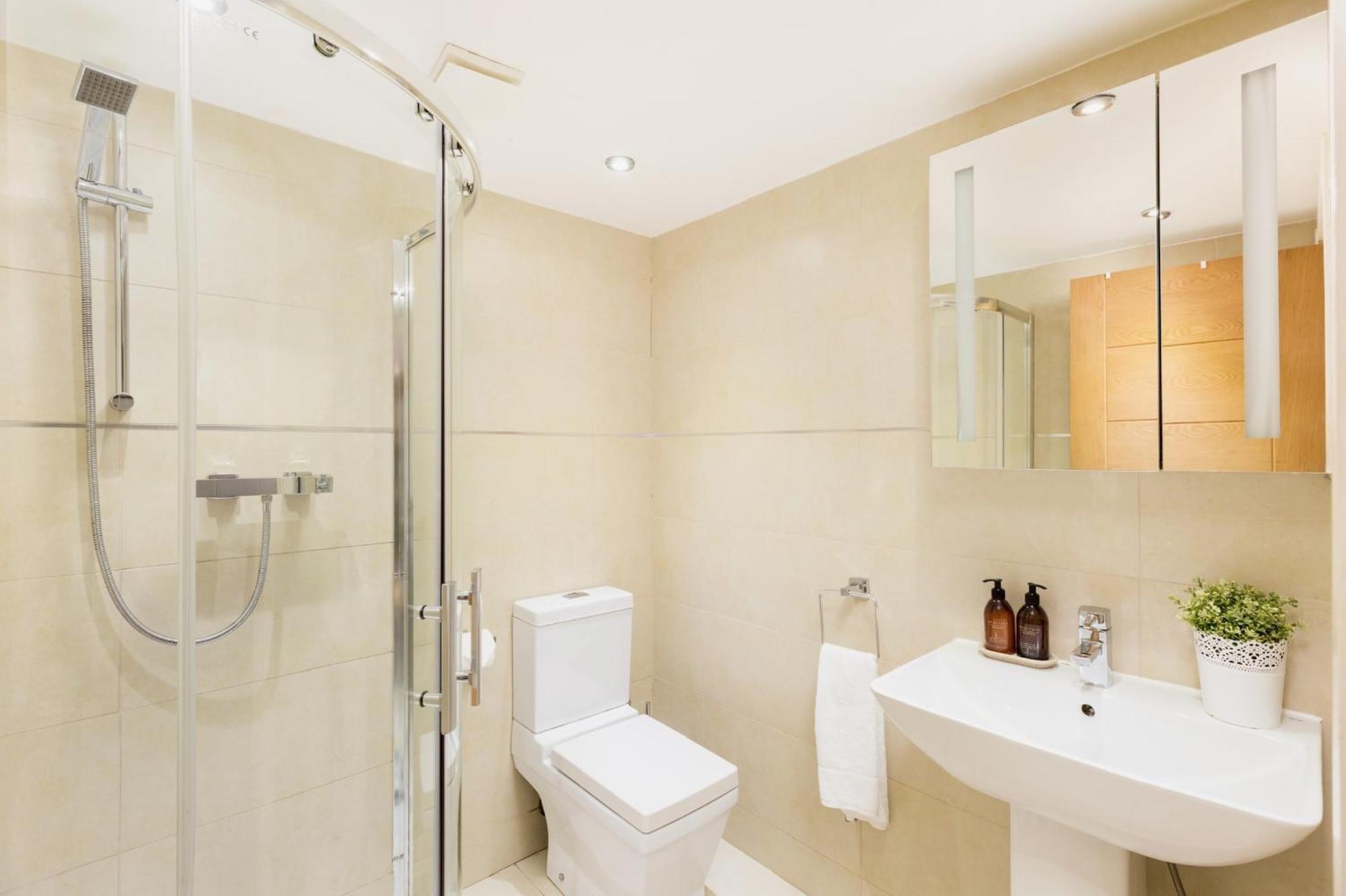High End Luxury Townhouse In Jq, 4 Bedrooms, Flat Screen Tv In All Rooms, Free Parking, Near Birmingham City Centre Deposit Required Eksteriør bilde