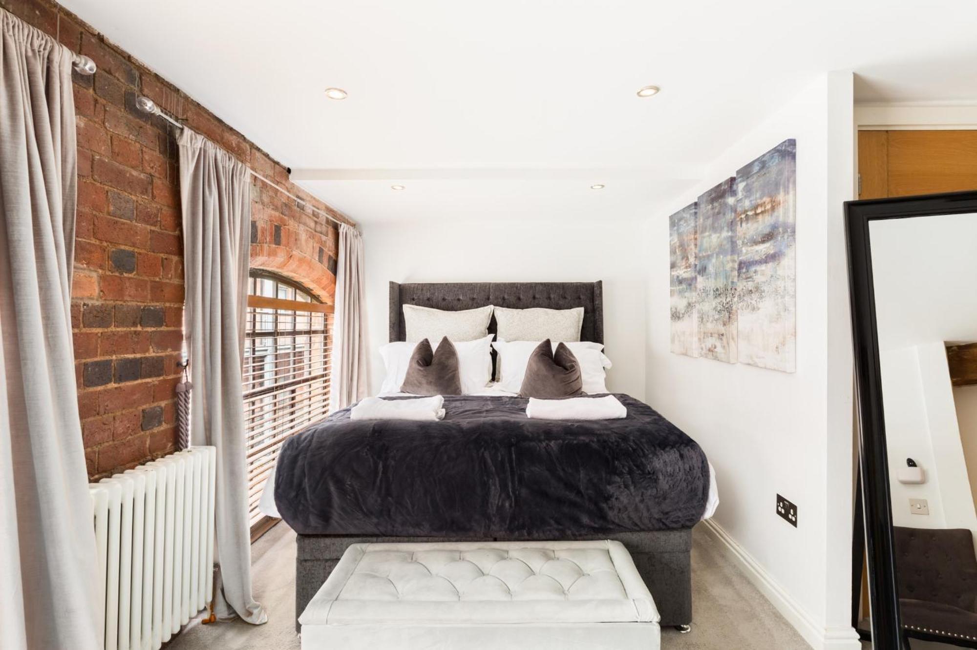High End Luxury Townhouse In Jq, 4 Bedrooms, Flat Screen Tv In All Rooms, Free Parking, Near Birmingham City Centre Deposit Required Eksteriør bilde