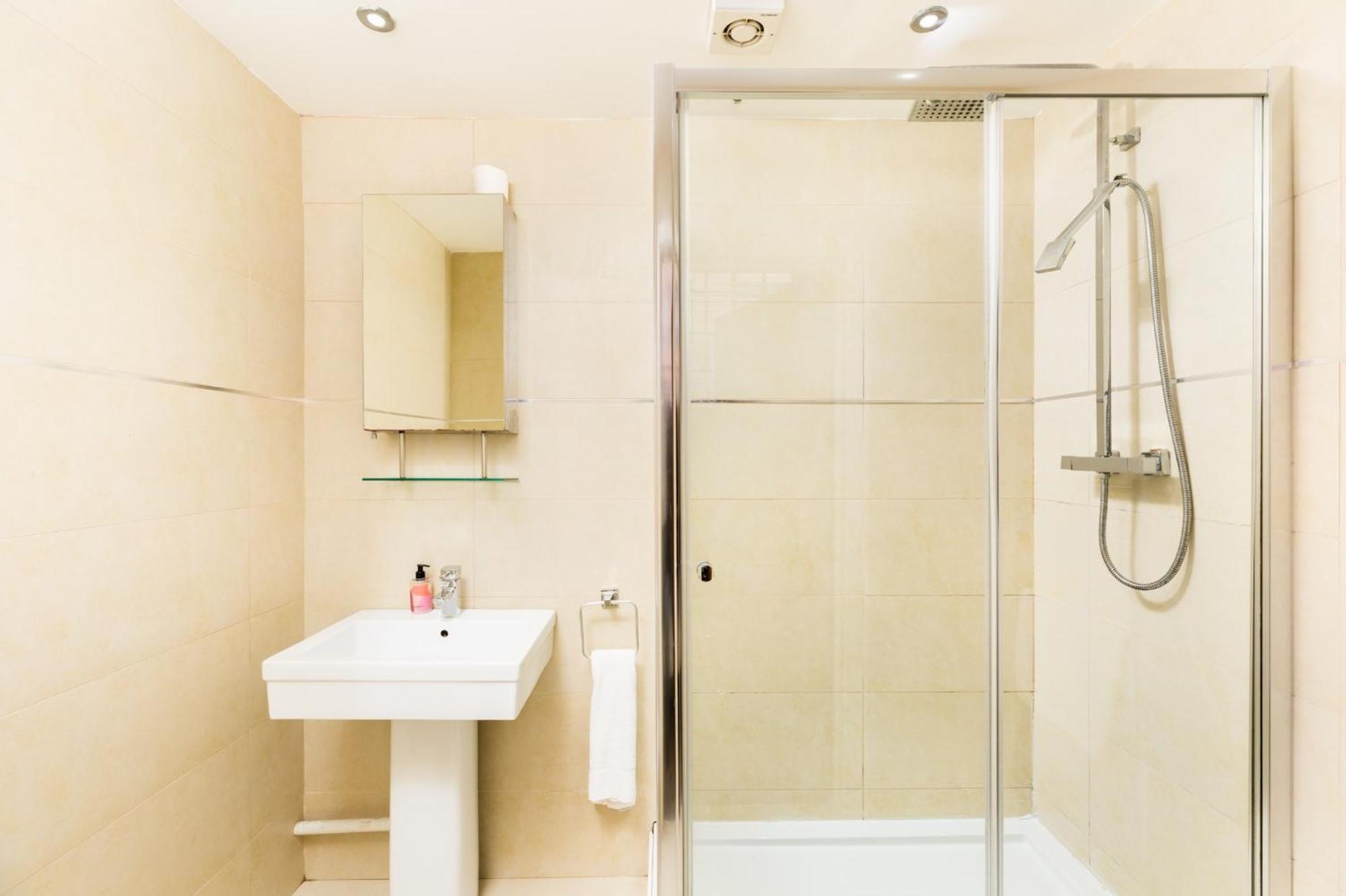 High End Luxury Townhouse In Jq, 4 Bedrooms, Flat Screen Tv In All Rooms, Free Parking, Near Birmingham City Centre Deposit Required Eksteriør bilde