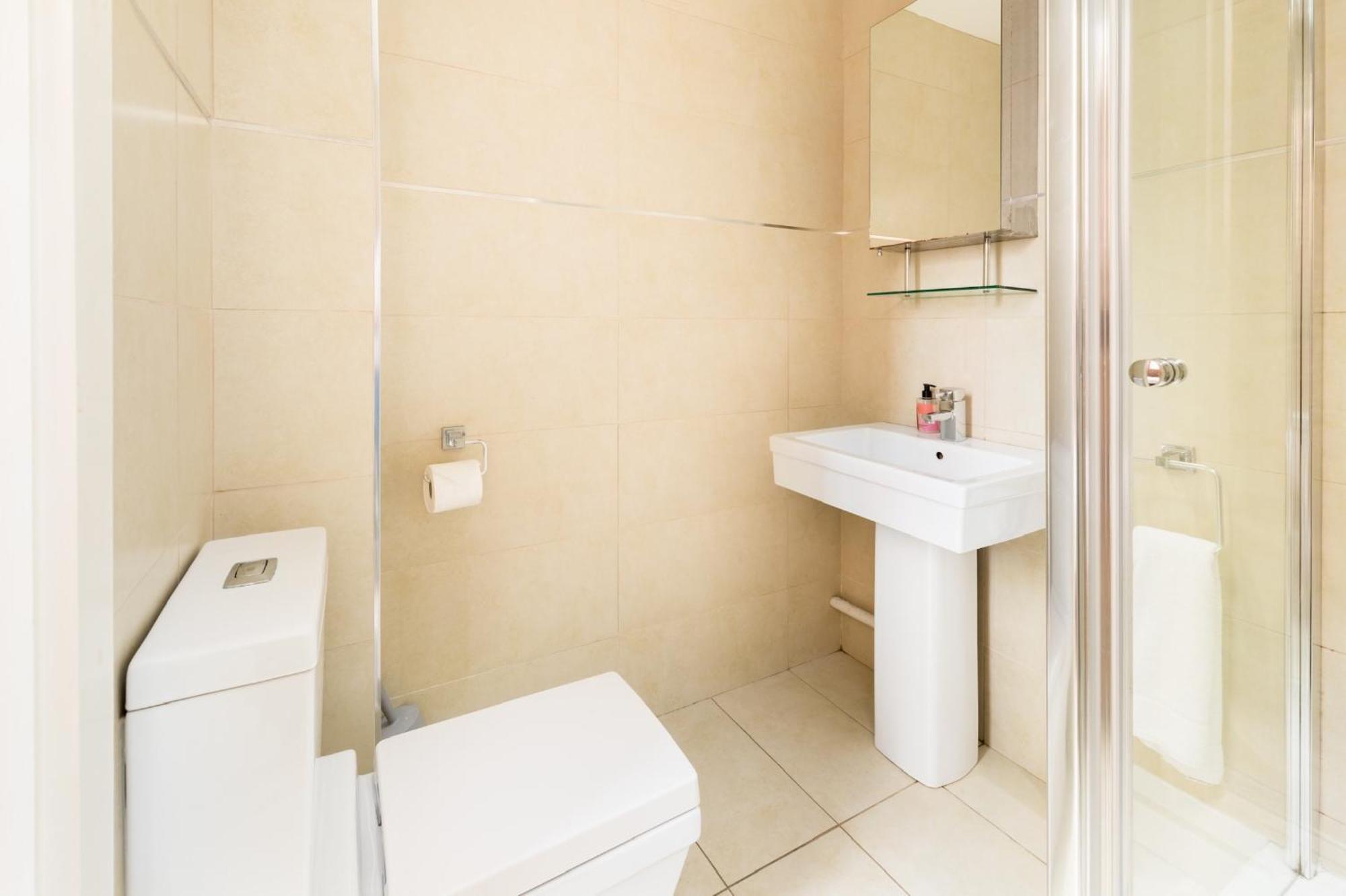 High End Luxury Townhouse In Jq, 4 Bedrooms, Flat Screen Tv In All Rooms, Free Parking, Near Birmingham City Centre Deposit Required Eksteriør bilde
